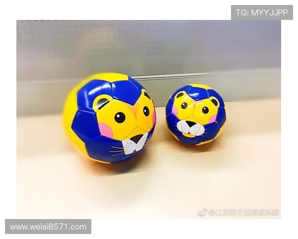 足球明星卡挂件正版收藏品带你感受足球魅力与激情的完美结合